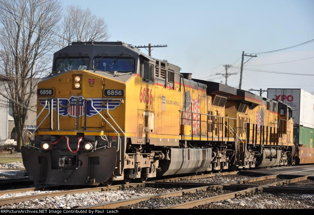 Intermodal rolls west